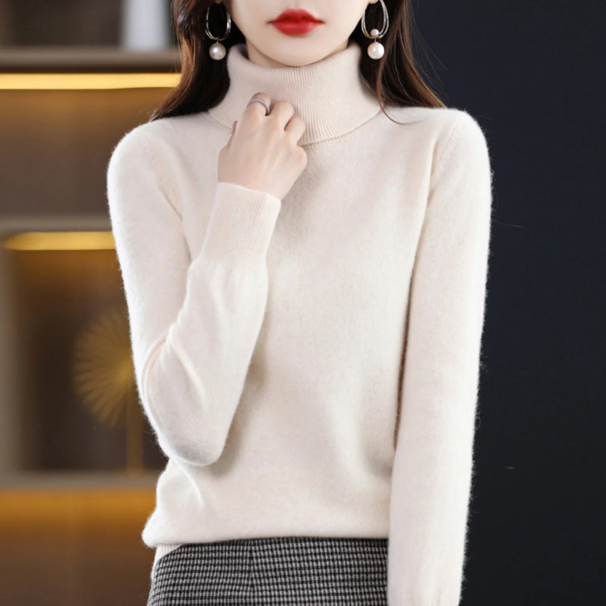 Beige Women's Cashmere Turtleneck Sweater with Regular Fit & Soft Stretch - Close Up Collar