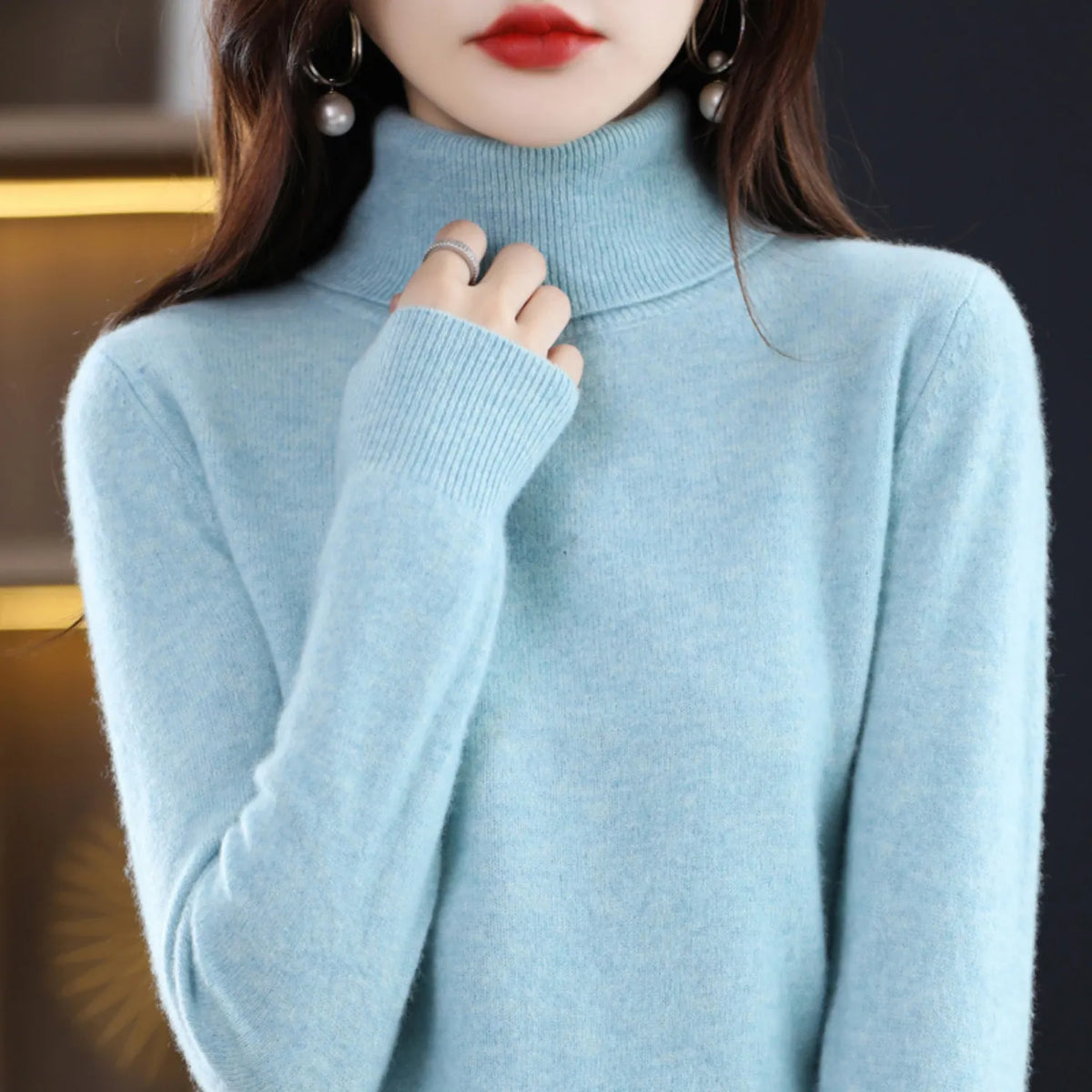 Light Blue Women's Cashmere Turtleneck Sweater with Regular Fit & Soft Stretch - Close Up Collar