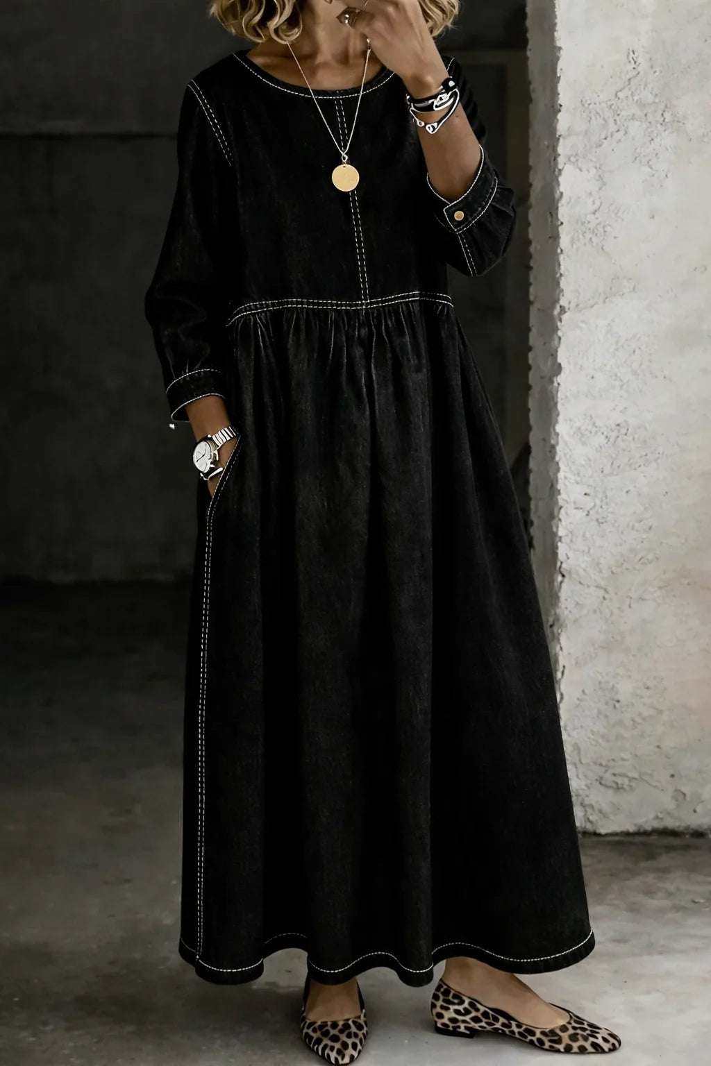 Black Women's Denim Dress with Round Neck, Long Sleeves & Side Pockets